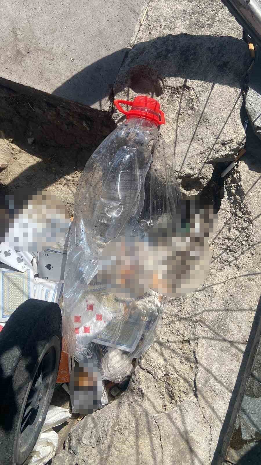 Küçükçekmece’de bir grup çocuk, kıraathaneye maytap, alüminyum folyo ve tuz