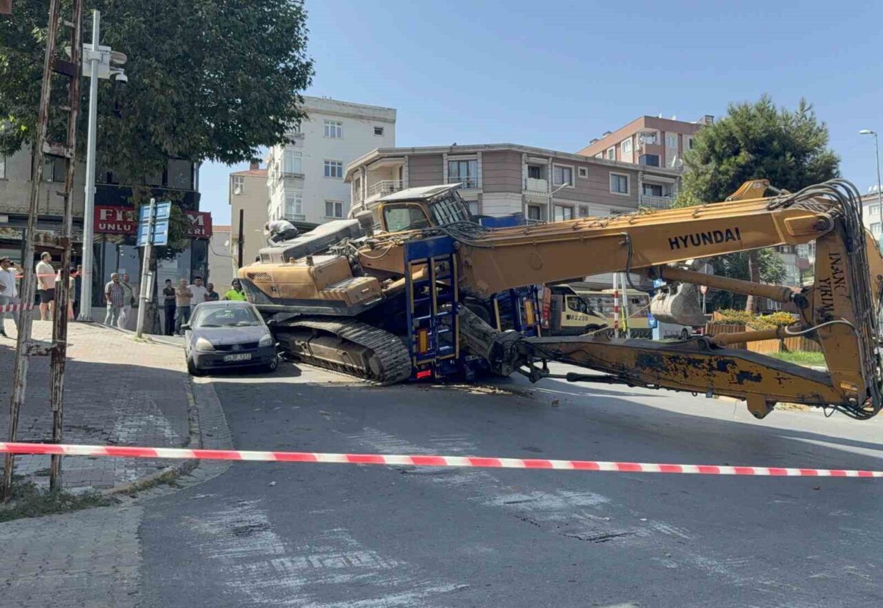 Küçükçekmece’de kentsel dönüşüm projesi kapsamında bir binanın yıkımı için getirilen