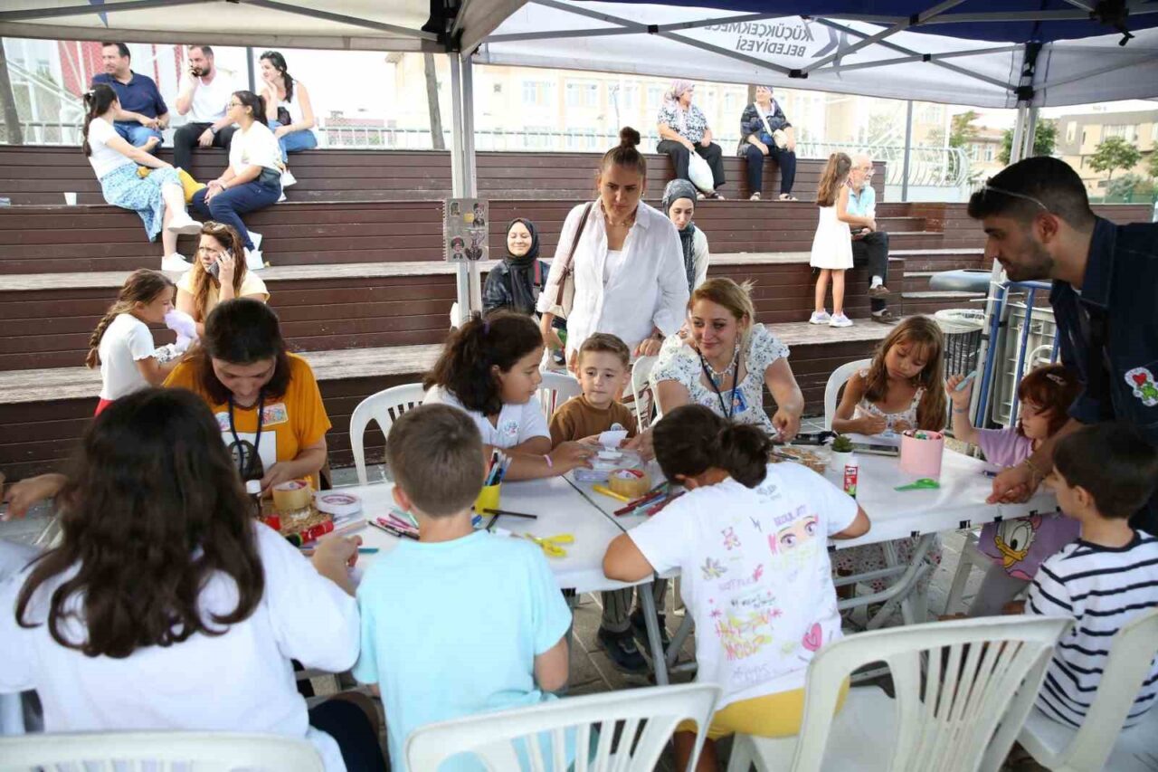 Küçükçekmece yaz aylarını “Sokakta Sanat Var” etkinliğiyle renklendiriyor. Küçükçekmece Belediyesi,