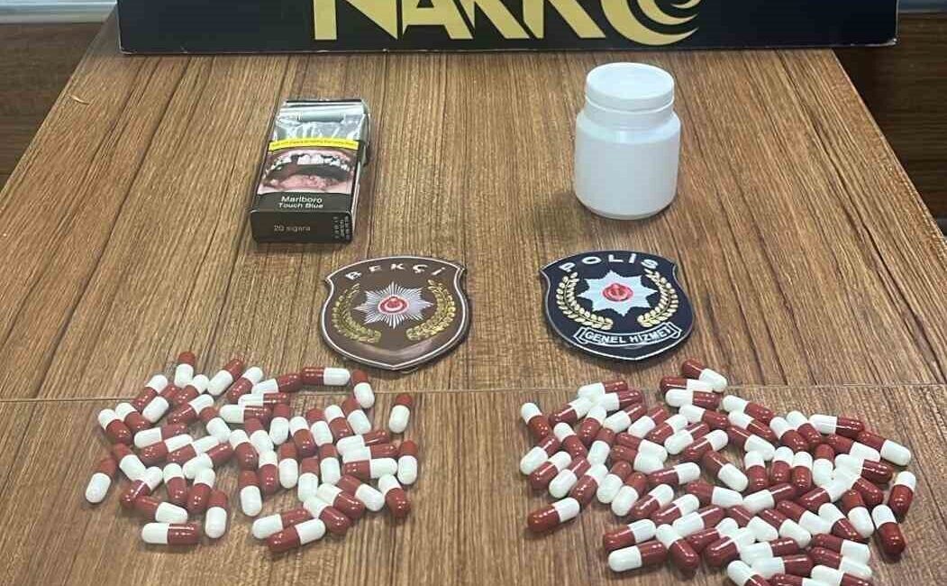 Manisa’nın Kula ilçesinde polis ekipleri, uyuşturucu satıcılarına nefes aldırmadı. İlçe