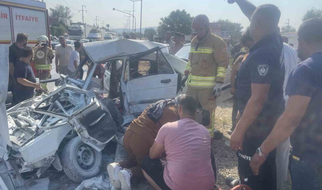 Manisa’nın Kula ilçesinde otobüs ile otomobilin çarpışması sonucu meydana gelen