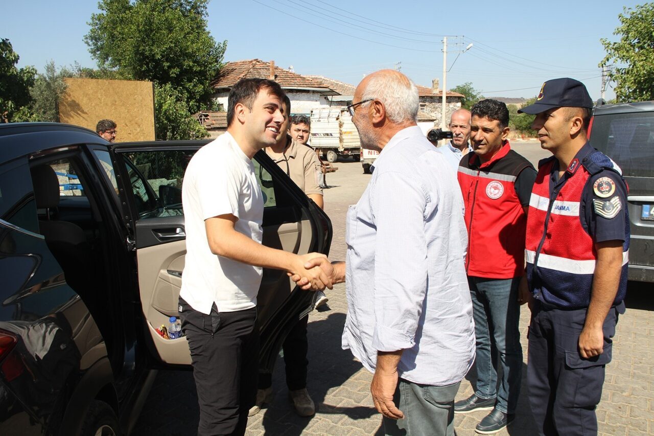 Manisa’nın Kula ilçesinde protokolün katılımıyla kavun hasadı gerçekleştirildi. Manisa’nın Kula