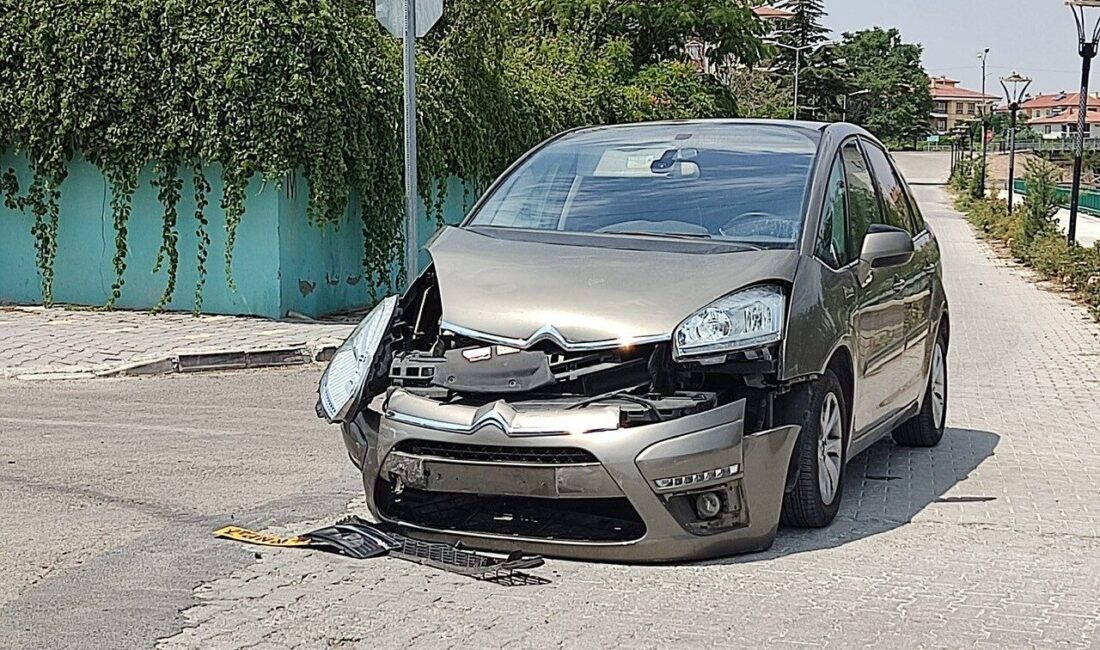 Konya’nın Kulu ilçesinde iki otomobilin çarpışması sonucu 1 kişi yaralandı.