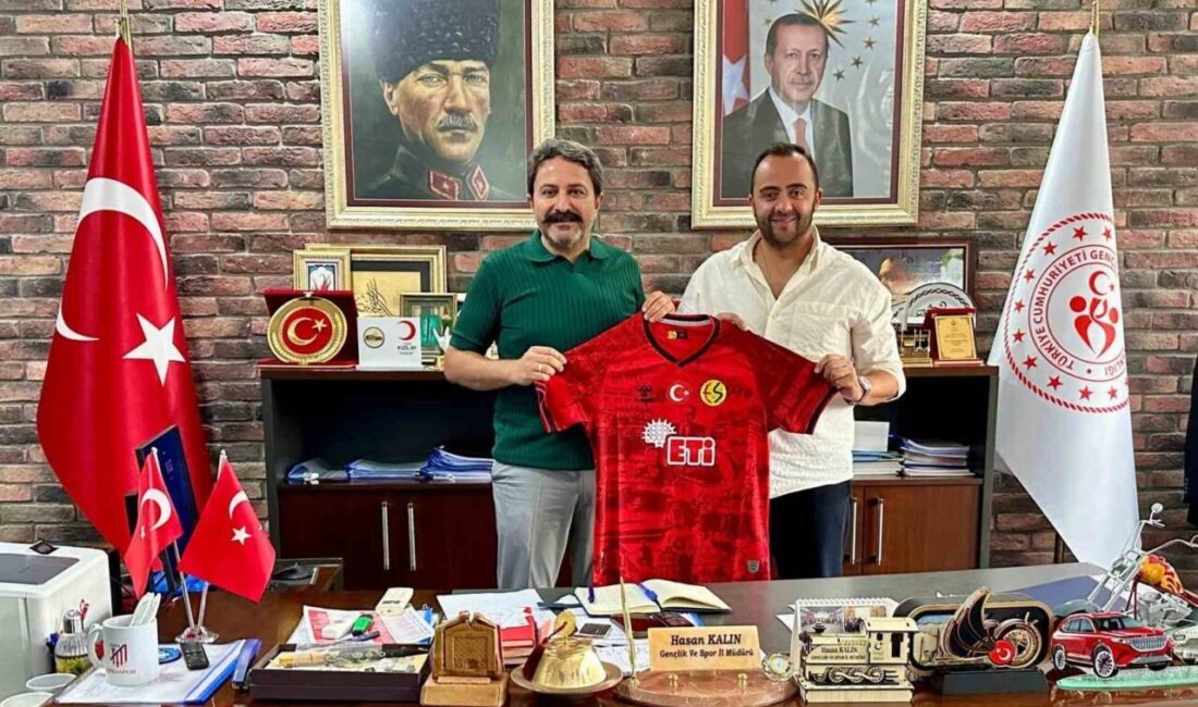 Eskişehirspor Kulüp Başkanı Ulaş Entok ve yönetim kurulu üyeleri, Eskişehir