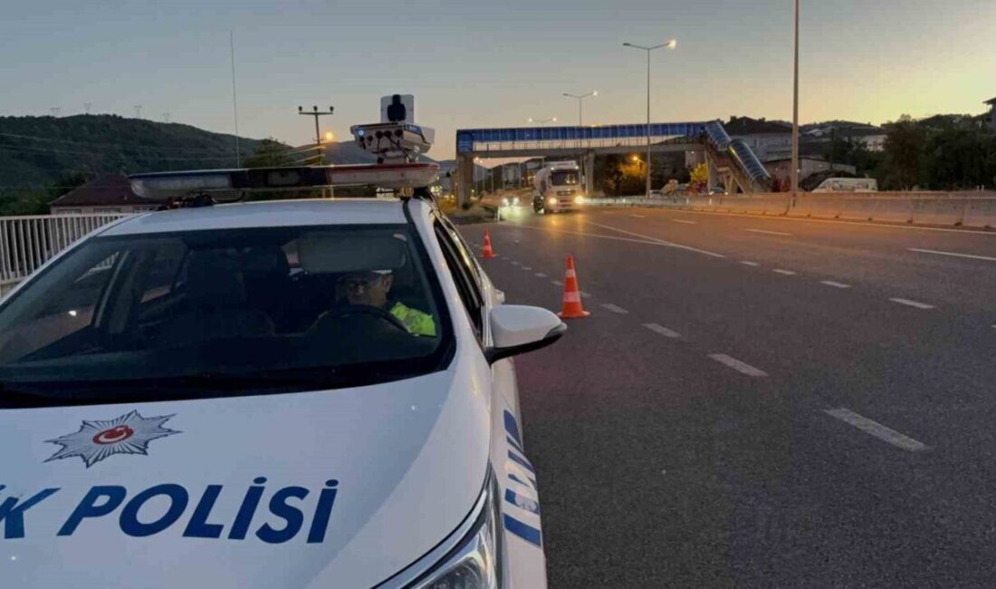 Düzce’de Trafik Polisleri tarafından yapılan denetimlerde kurallara uymayan bin 627