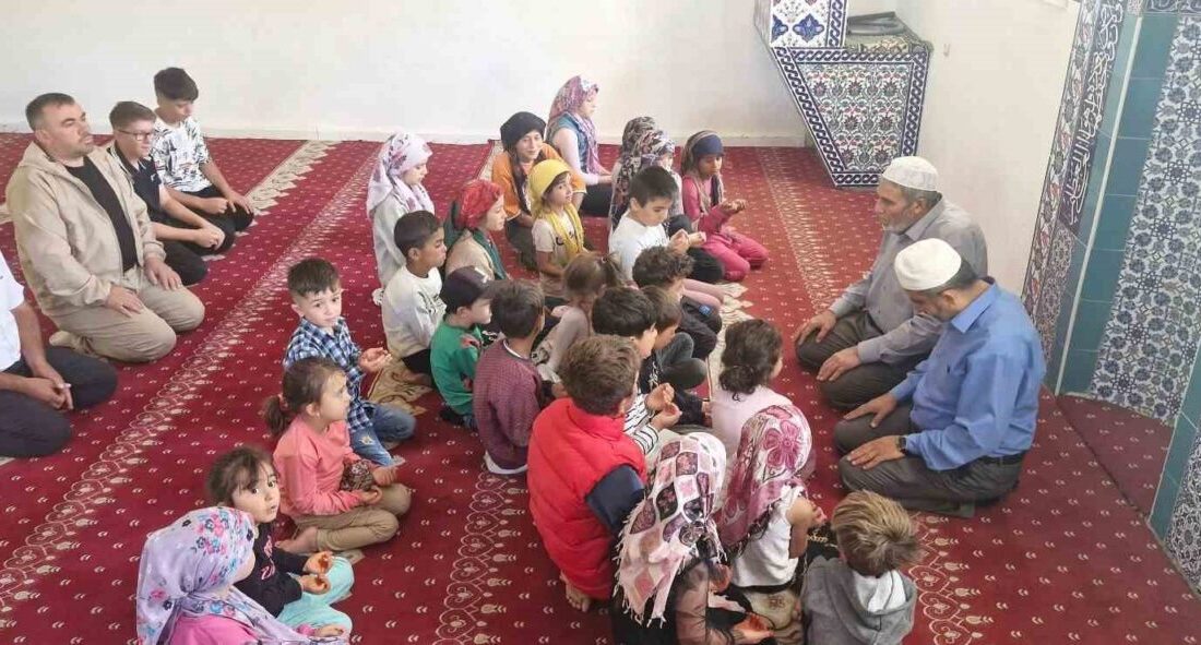 Akdağmadeni Şahnederesi Köyü 6-13 yaş Yaz Kur’an Kursuna katılan öğrenciler
