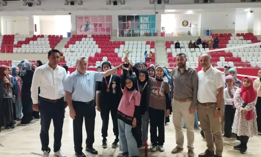 Bilecik Bozüyük ilçesindeki Yeşilkent Kumral Andak Kız Kur’an kursunda, hafızlık