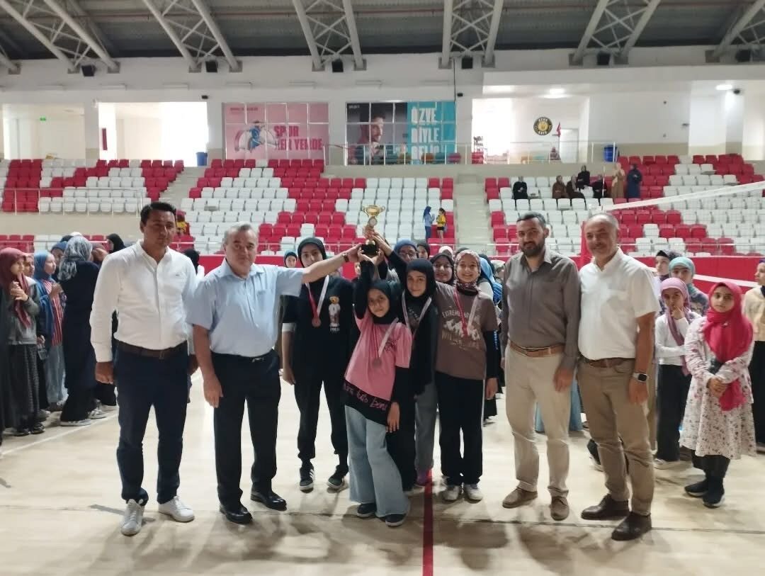 Bilecik Bozüyük ilçesindeki Yeşilkent Kumral Andak Kız Kur’an kursunda, hafızlık