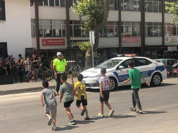 Bilecik’te trafik ekipleri tarafından Kuran kursu öğrencilerine trafik eğitimi verildi.