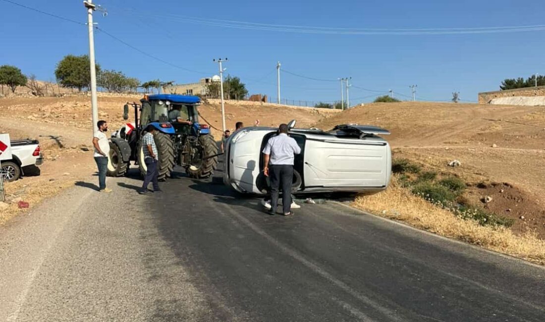 Siirt’in Kurtalan ilçesinde hafif ticari araç devrildi. Kazayı sürücü yara