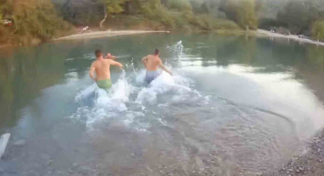 Antalya’nın Serik ilçesinde 2 arkadaşı ile birlikte Köprüçay Irmağı’na giren