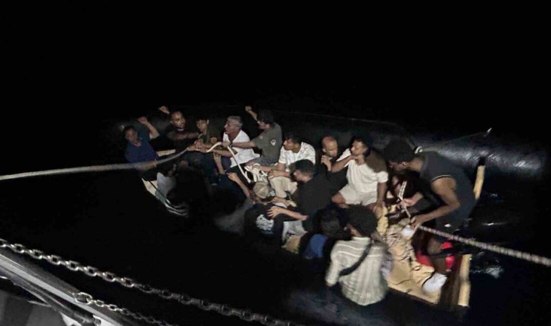 Aydın’ın Kuşadası ilçesi açıklarında tespit edilen 18 düzensiz göçmen yakalandı.