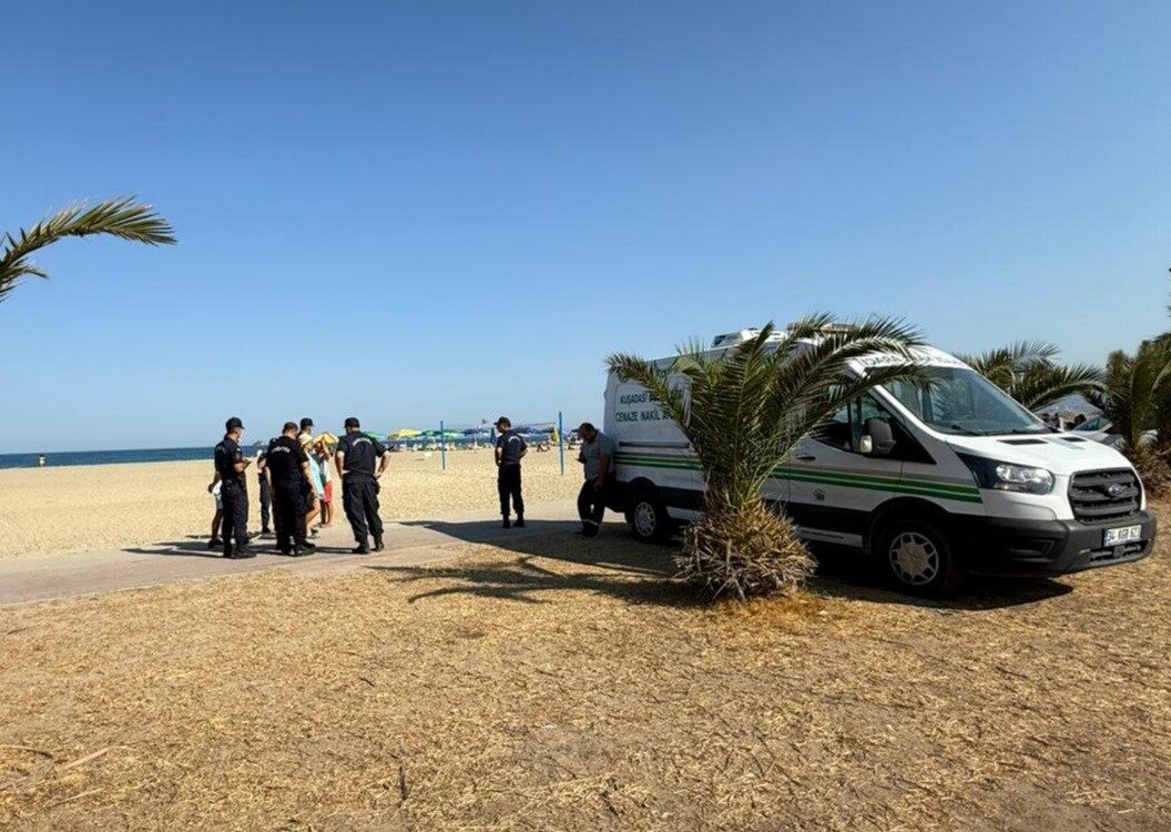 Kuşadası sahilinde, kıyıya vurmuş erkek cesedi bulundu. Jandarma tarafından el