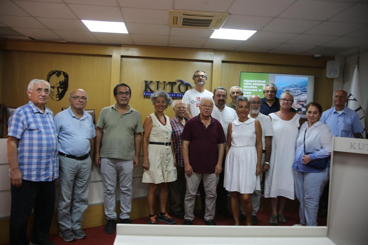 Kuşadası İlim Meclisi 7. Toplantısını Ticaret Odası’nda gerçekleştirirken, toplantıda ilçedeki