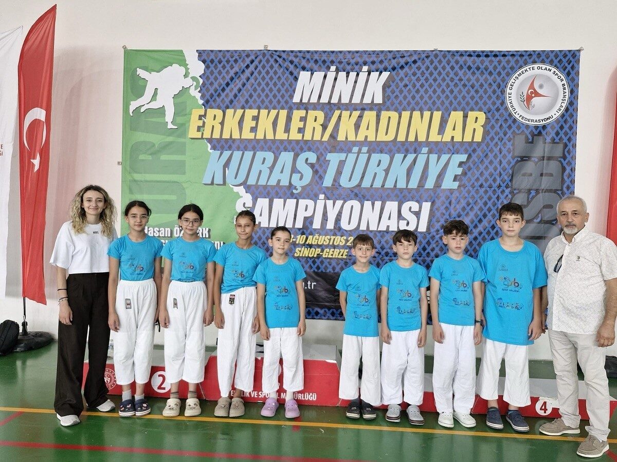 Sinop’un Gerze ilçesinde düzenlenen Minikler Kuraş Türkiye Şampiyonası’nda Kütahya Belediyespor’un