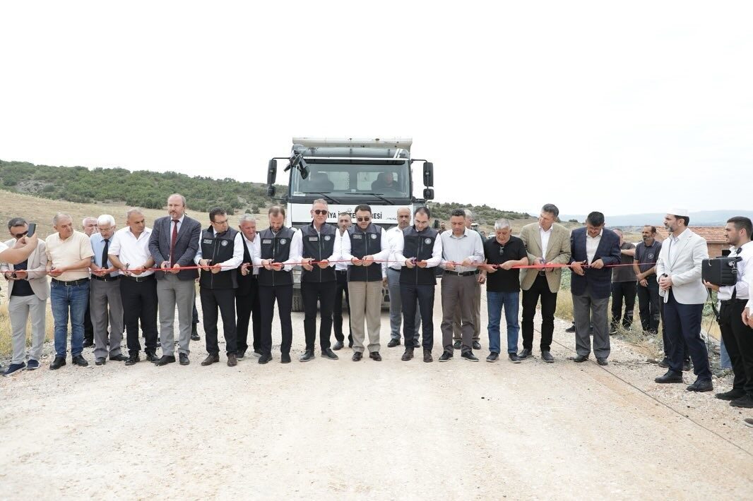 Kütahya’da Kayıköy-Güzelyurt-Çavdarhisar güzergâhındaki bağlantı yolunun sıcak asfaltla kaplanması tamamlanarak hizmete
