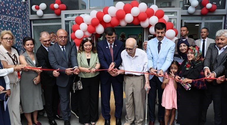 Kütahya Belediyesi tarafından sosyal belediyecilik anlayışıyla hayata geçirilen “Yaşlı ve