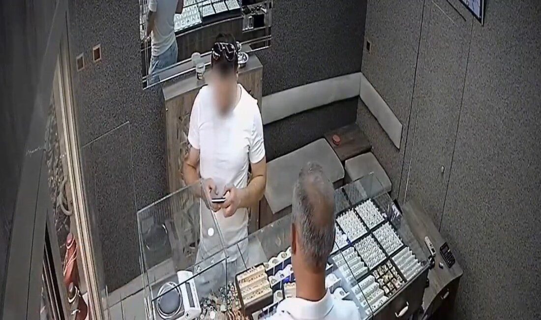 Bingöl’de bir kuyumcudan küpe çalan şüpheli, polis ekipleri tarafından yakalanarak