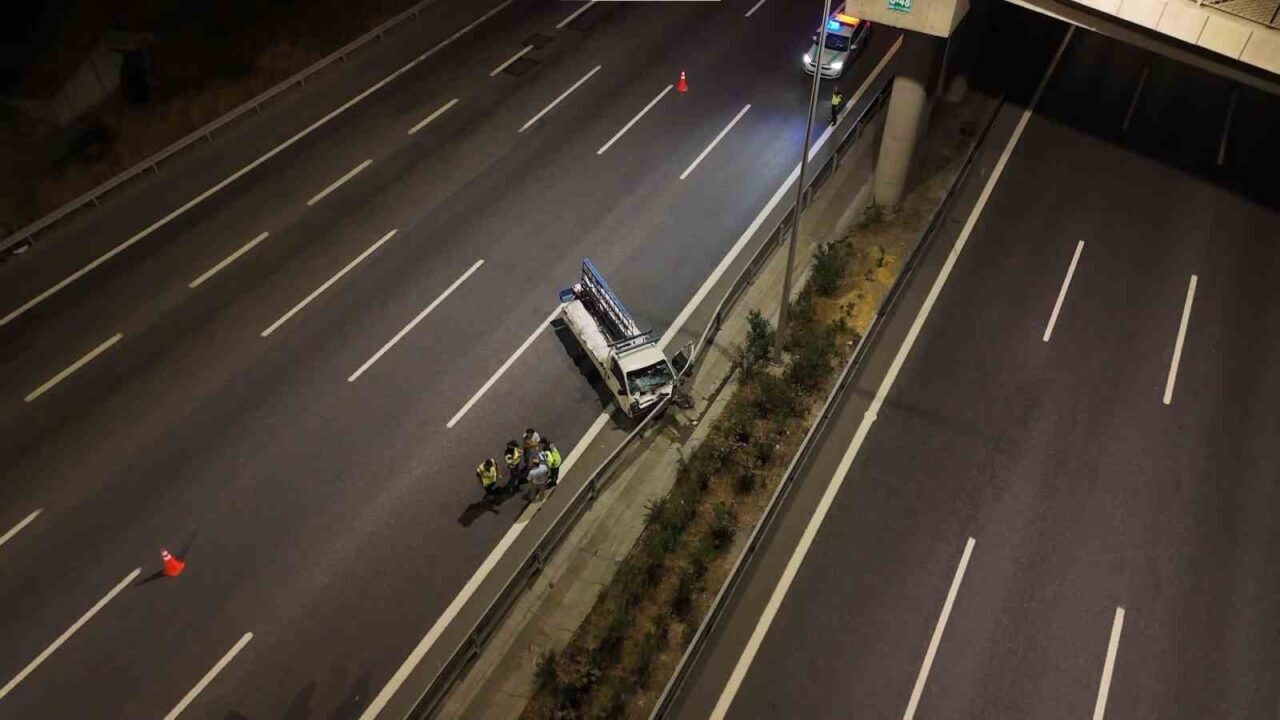 Kuzey Marmara Otoyolu’nda seyir halinde olan ticari araç, tıra arkadan