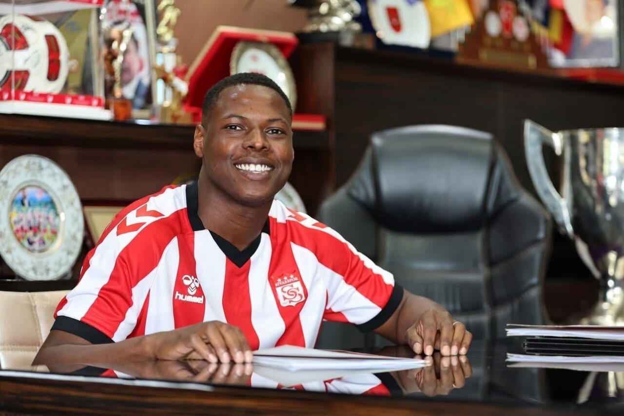 Yeni sezon öncesi transfer çalışmalarını sürdüren Sivasspor, Brezilyalı sağ kanat