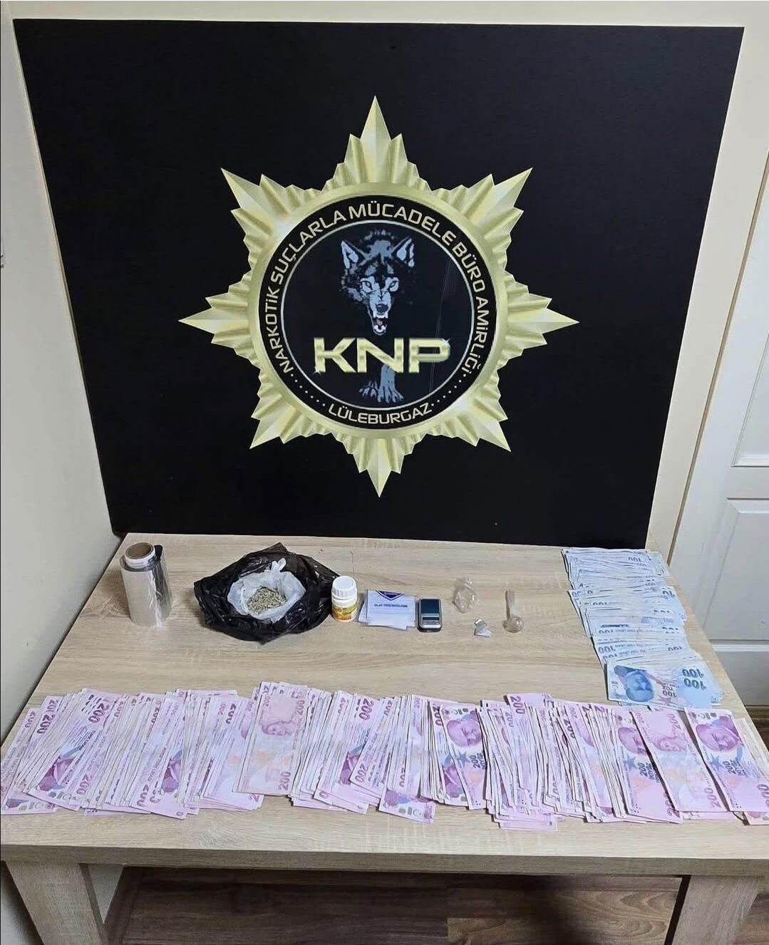 Kırklareli’nin Lüleburgaz ilçesinde düzenlenen uyuşturucu operasyonunda gözaltına alınan 2 kişiden