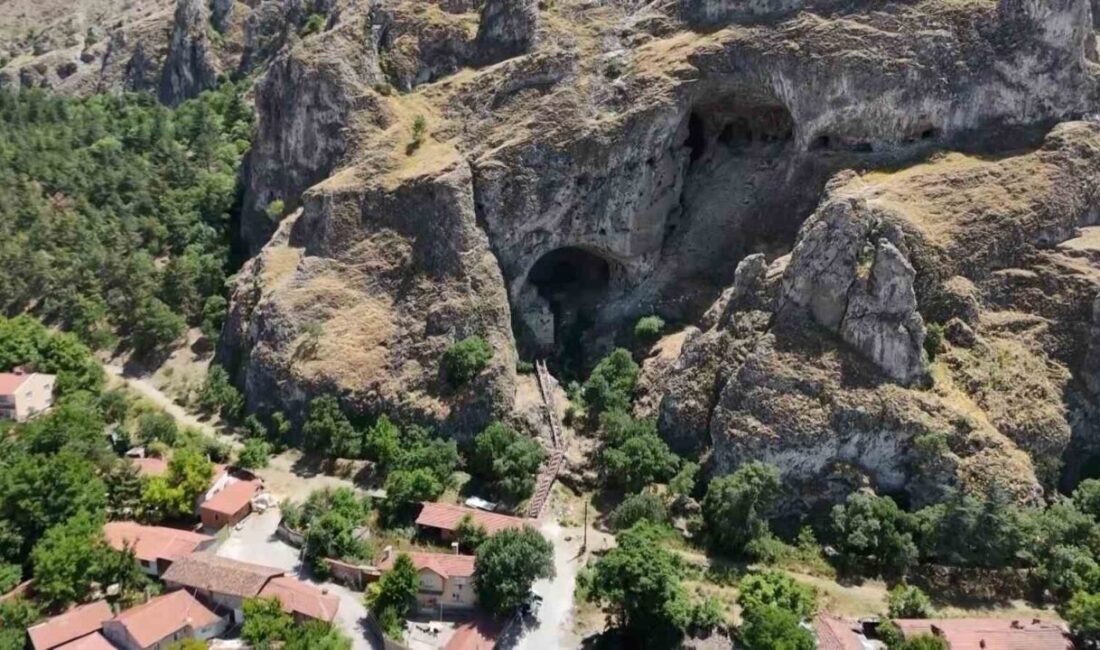 Eskişehir’de bulunan İnönü Mağaraları’na turistik amaçlı gelen vatandaşlar, zor da
