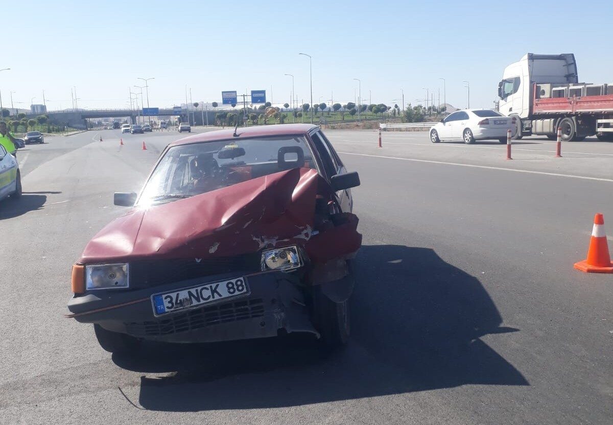 Malatya’da iki otomobilin karıştığı trafik kazasında 2 kişi yaralandı. Kaza,