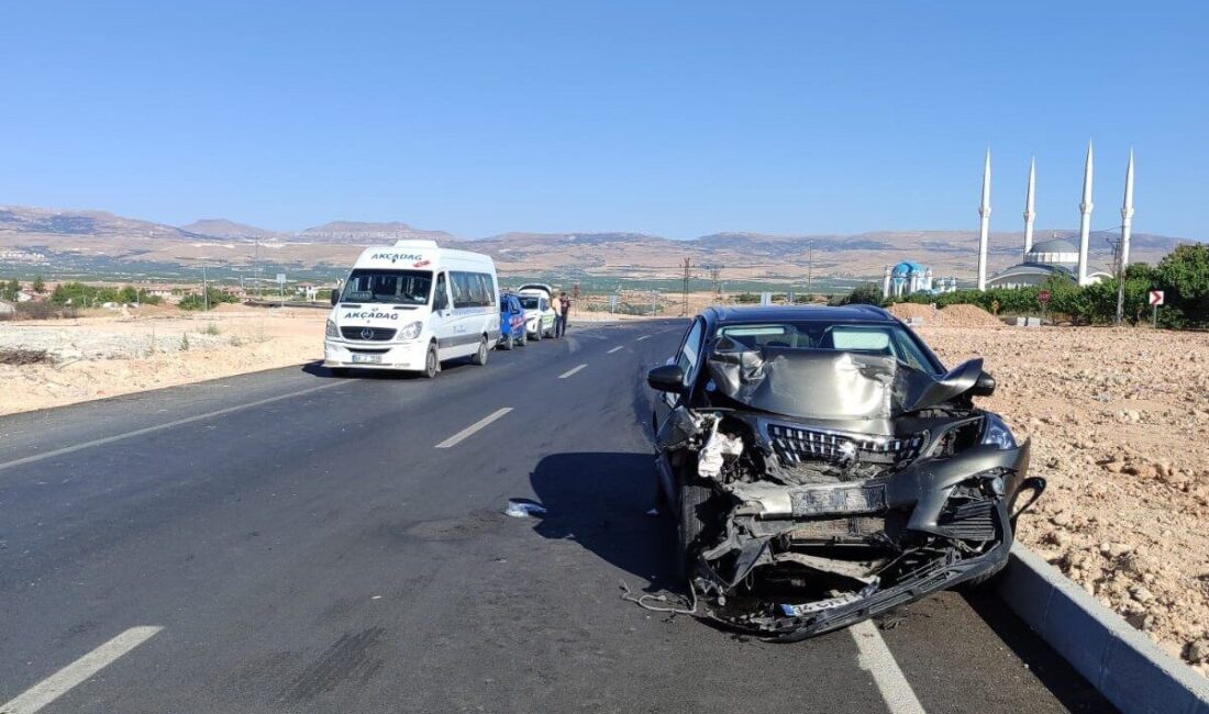 Malatya’nın Akçadağ ilçesinde minibüs ile otomobilin karıştığı trafik kazasında 9