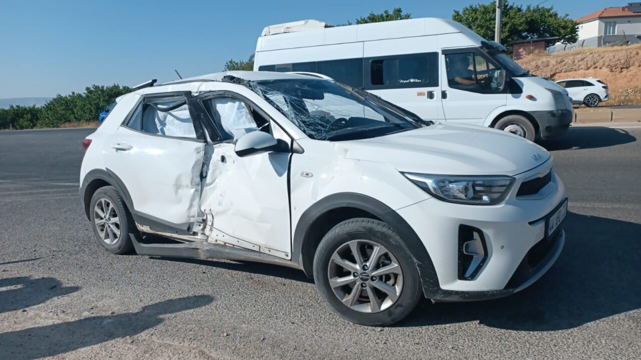 Malatya’nın Yeşilyurt ilçesinde otomobil ile motosikletin çarpışması sonucu meydana gelen
