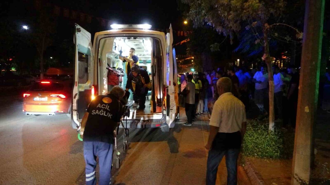Malatya’da yolun karşısına geçmeye çalışan kadın, otomobilin çarpması sonucu yaralandı.