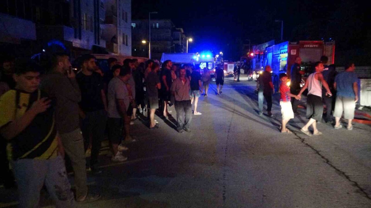 Malatya’da bir inşaat şantiyesinde işçilerin kaldığı konteynerde çıkan yangın büyümeden