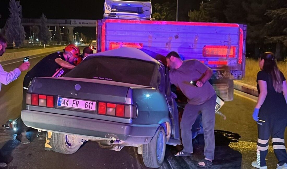 Malatya’da tır ile otomobilin karıştığı trafik kazasında 1 kişi yaralandı.