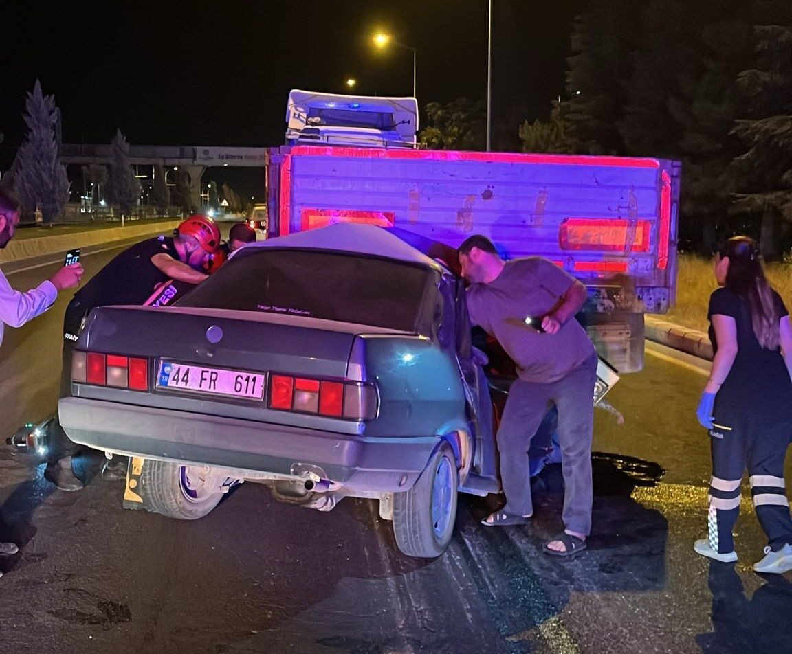 Malatya’da tır ile otomobilin karıştığı trafik kazasında 1 kişi yaralandı.