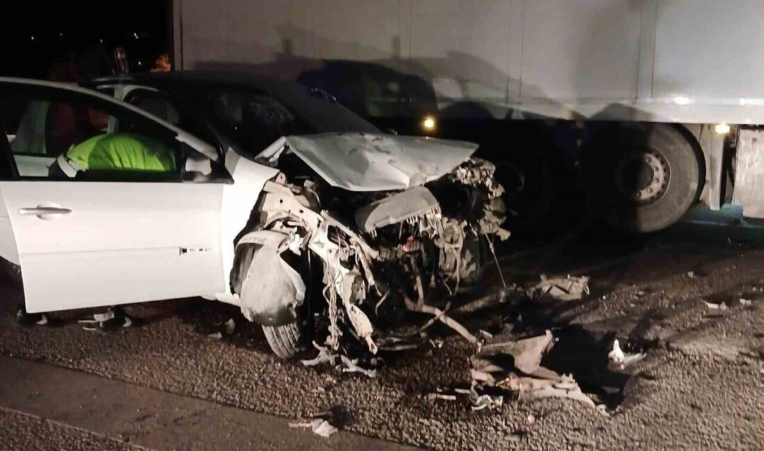 Malatya’da tır ile otomobilin karıştığı trafik kazasında 3 kişi yaralandı.