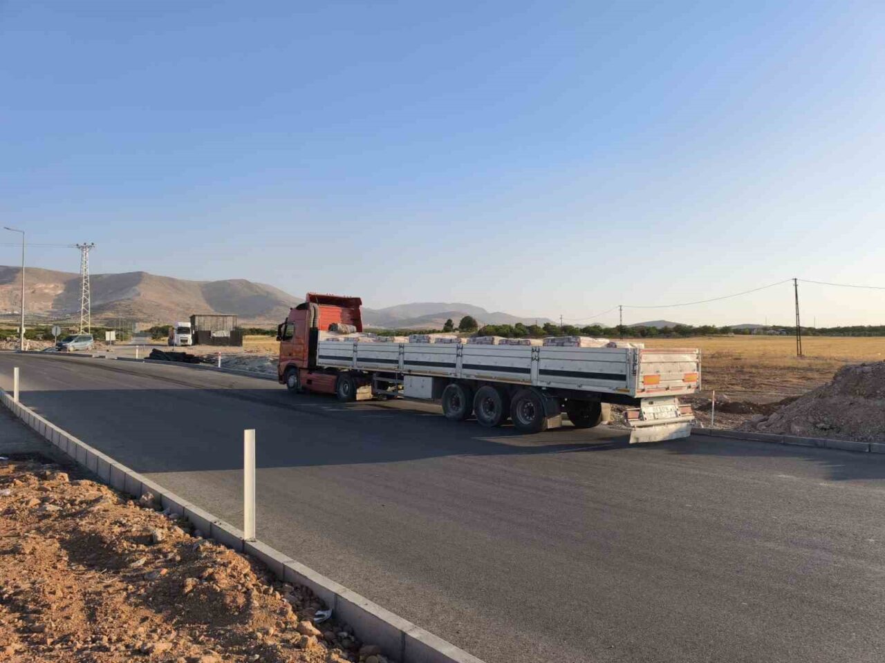 Malatya’nın Yeşilyurt ilçesinde üç aracın karıştığı trafik kazasında 1 kişi