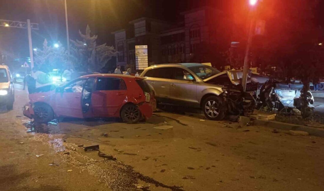 Malatya’da 4 aracın karıştığı zincirleme trafik kazasında 7 kişi yaralandı.