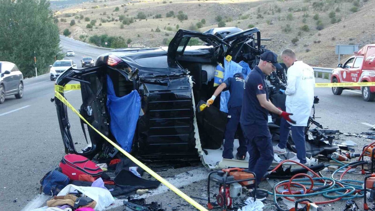 Malatya’nın Akçadağ ilçesinde hafif ticari araç ile otomobilin kafa kafaya