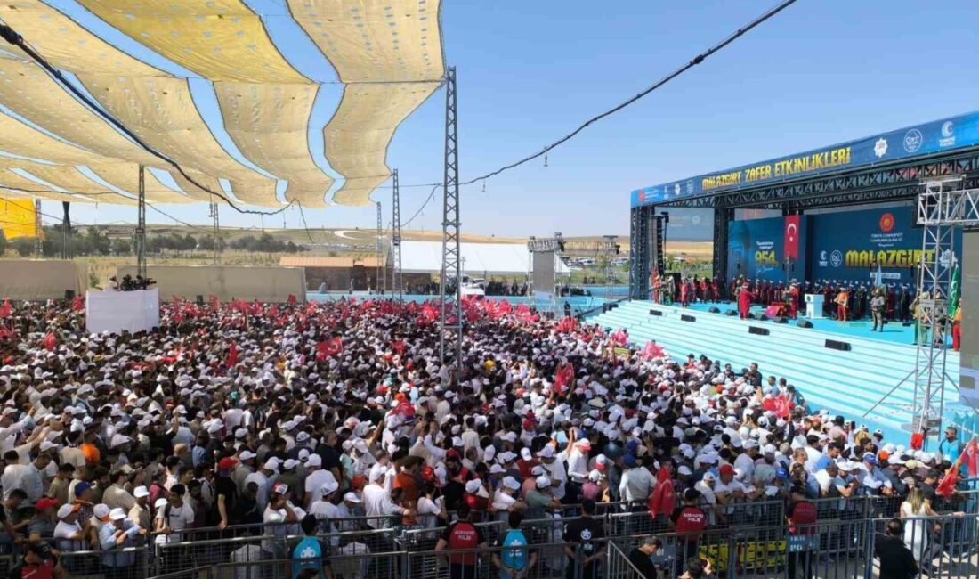 Muş’un Malazgirt ilçesinde binlerce vatandaş, Malazgirt Zaferi’nin 954’üncü yıl dönümü