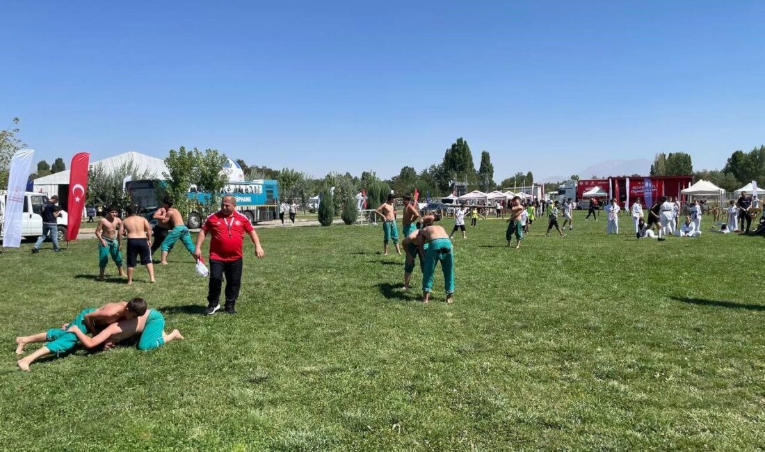 Muş’un Malazgirt ilçesinde Türklere Anadolu’nun kapılarını açan Malazgirt Zaferi’nin 954.