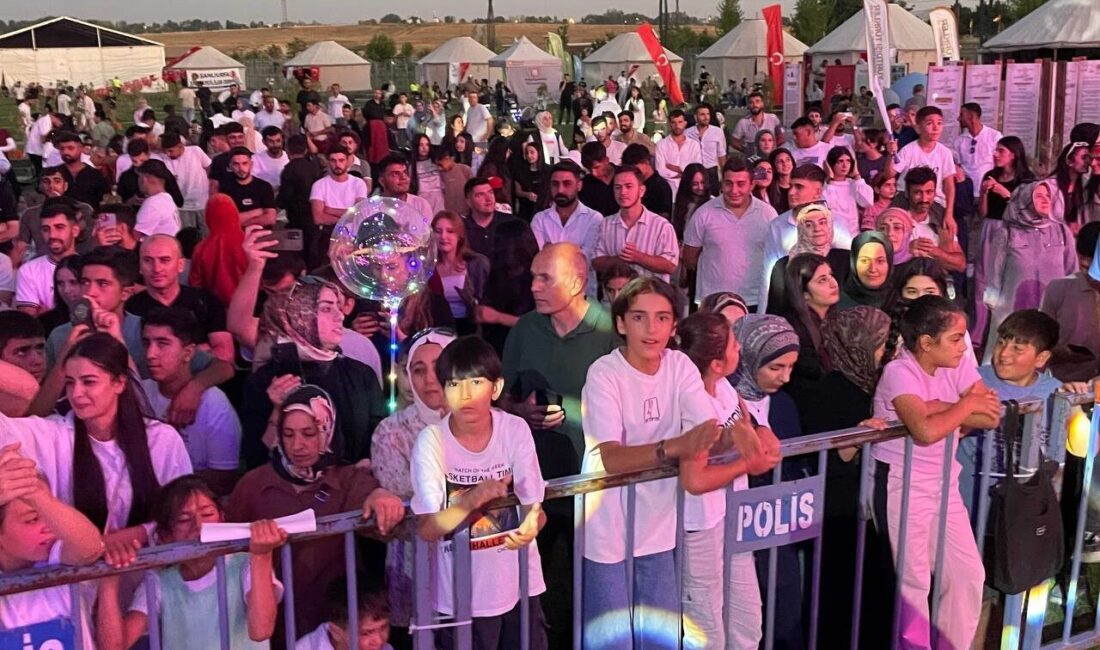 Muş’un Malazgirt ilçesinde Malazgirt Zaferi’nin 954. yıl dönümü etkinliklerinde ünlü