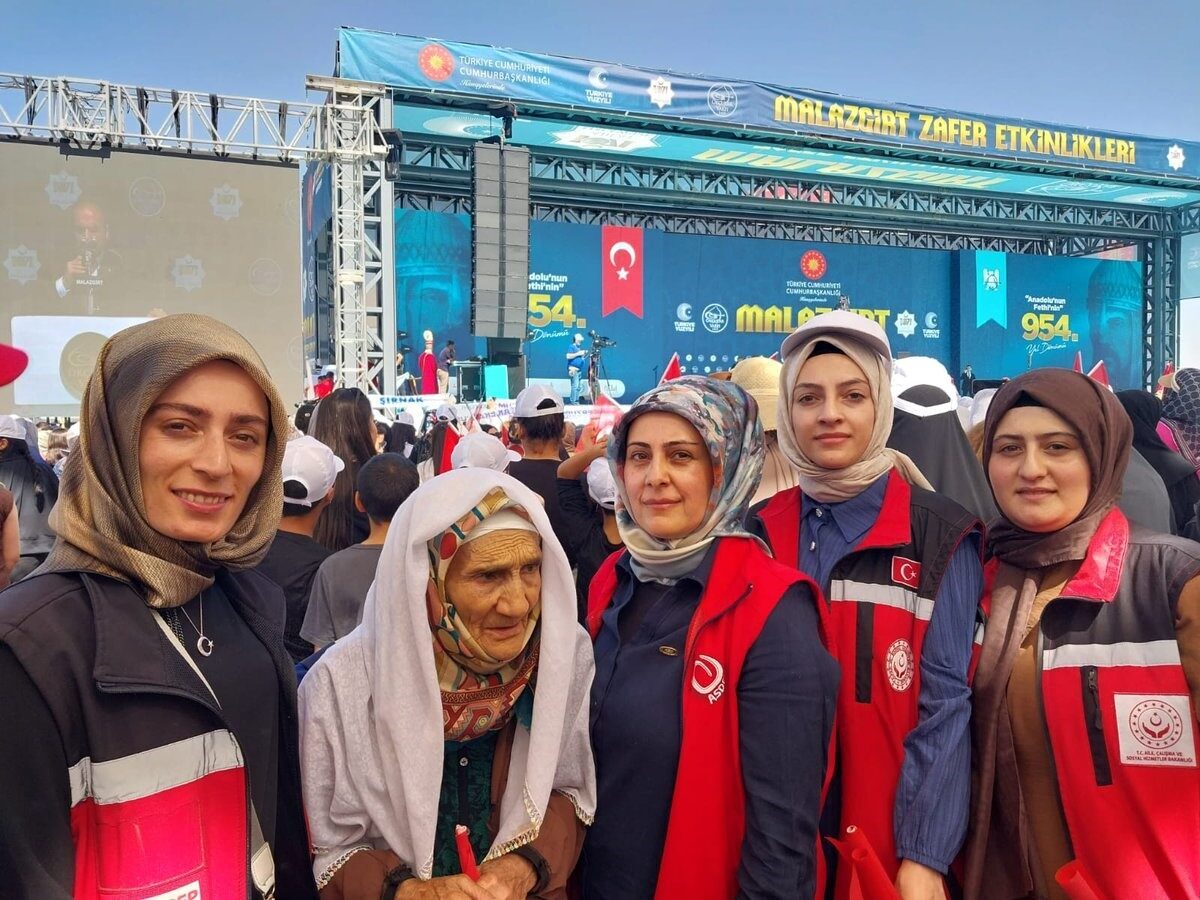 Erzurum Valiliği himayesinde gerçekleştirilen program kapsamında, Malazgirt’te ecdadımızın bizlere emanet