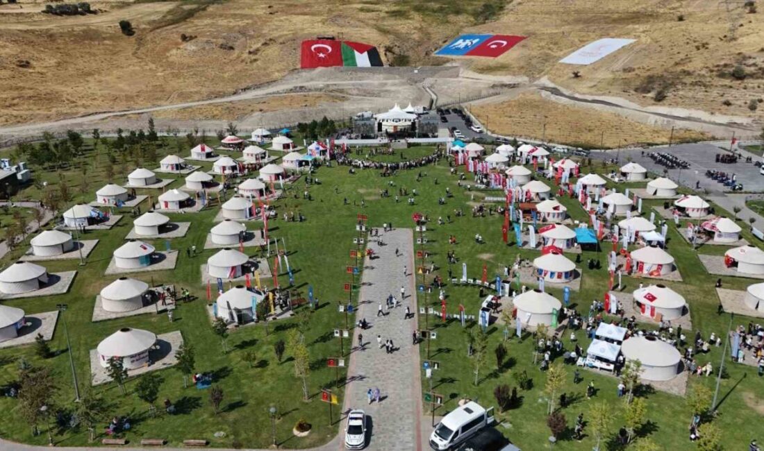 Malazgirt Zaferi’nin 954’üncü yıl dönümü kutlamaları, Bitlis’in Ahlat ilçesinde başladı.