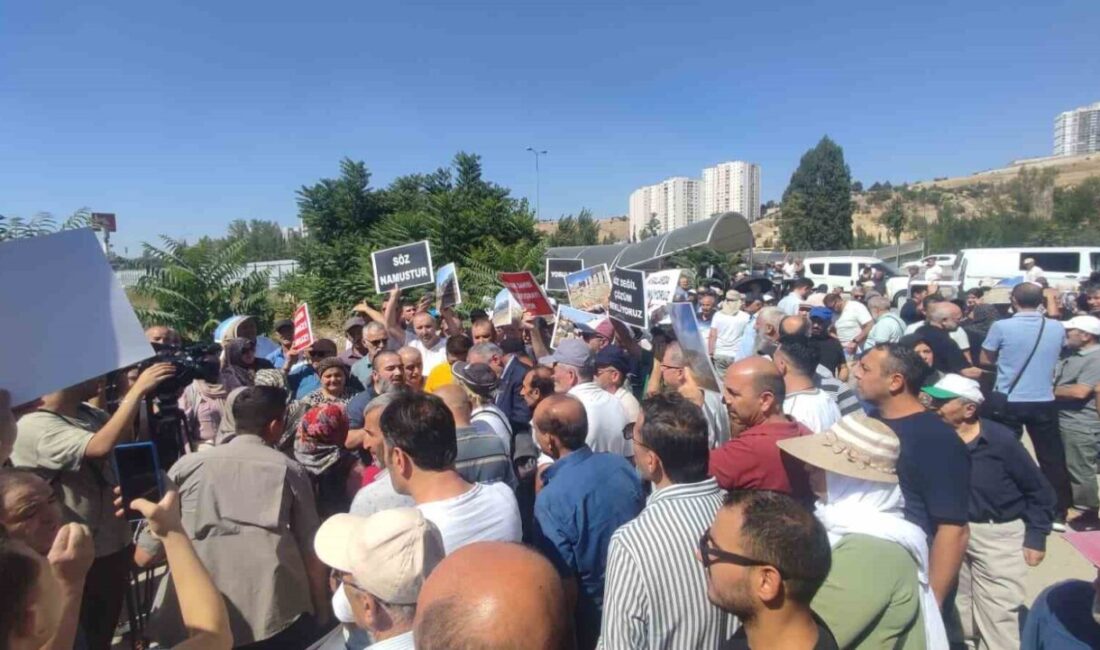 Mamak kentsel dönüşüm mağdurları, konutlarına kavuşamadığı gerekçesiyle eylem yaptı. ’Dünyanın