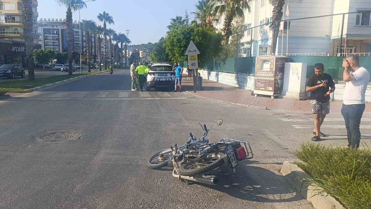 Manavgat’ta motosiklet ile otomobilin çarpışması sonucunda meydana gelen kazada motosiklet