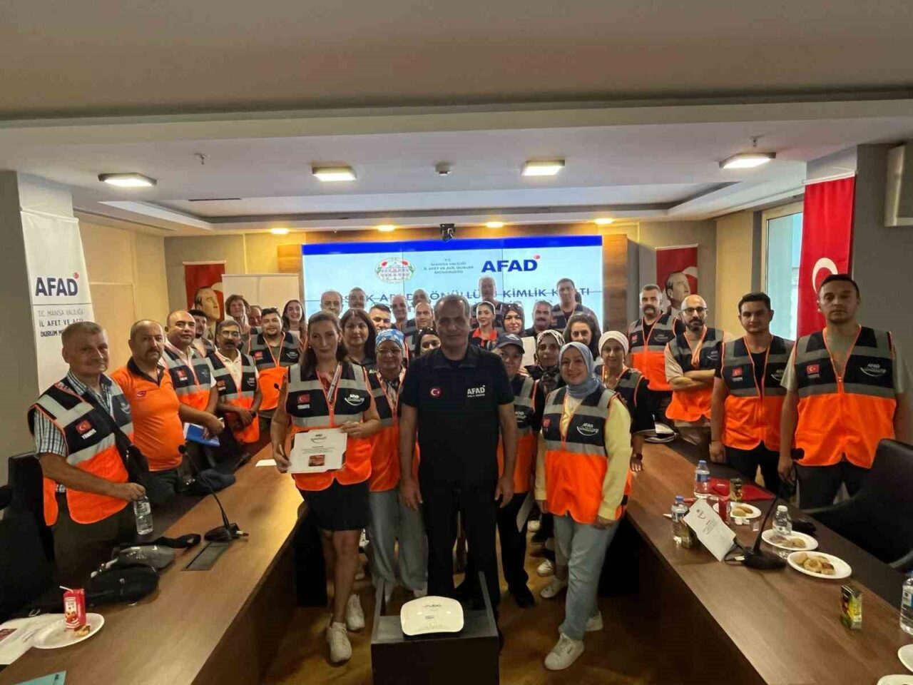 Manisa İl Afet ve Acil Durum (AFAD) Müdürlüğü koordinesinde görev