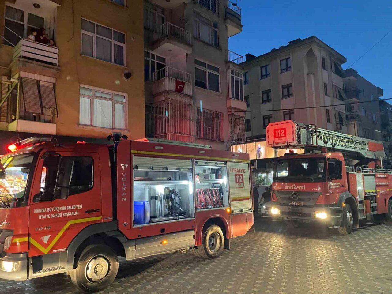 Manisa’nın Turgutlu ilçesinde psikolojik sorunları olduğu öne sürülen bir kişi,