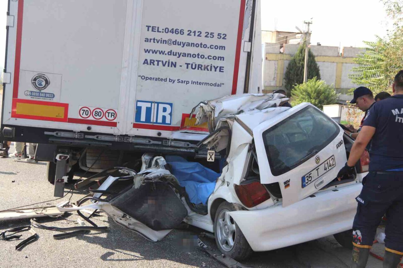 Manisa’nın Turgutlu ilçesinde meydana gelen trafik kazasında 2 kardeş hayatını