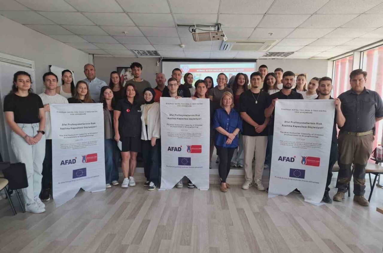 Erasmus+ projesi kapsamında düzenlenen eğitimlerde gençler, afet bilinci, kriz yönetimi