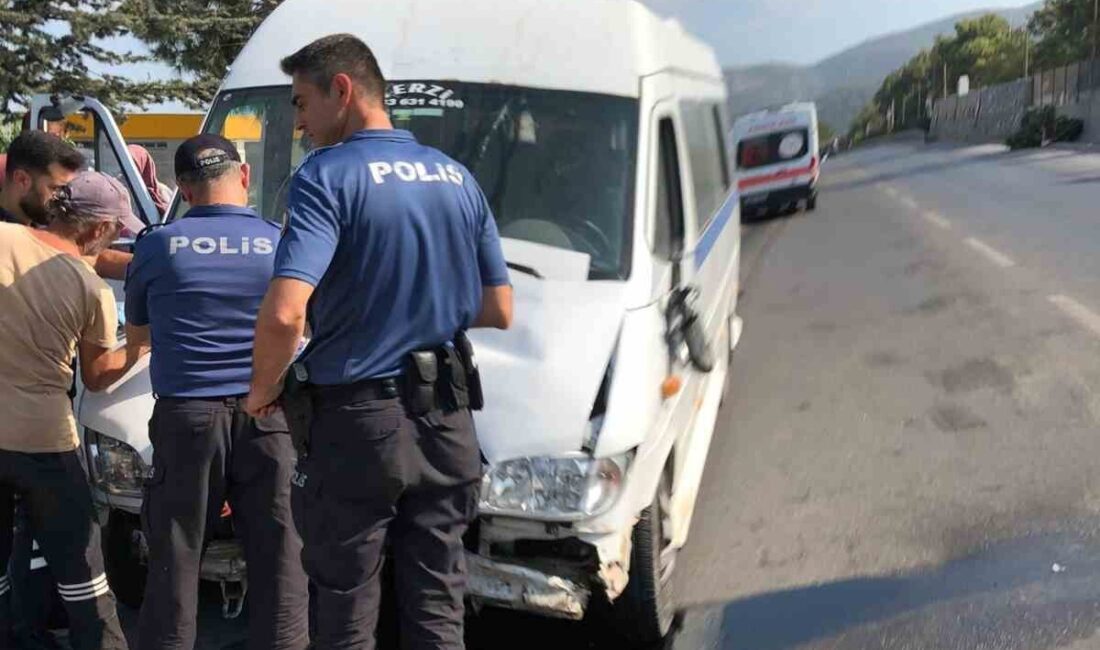 Manisa’nın Kırkağaç ilçesinde işçi servisinin ağaca çarptığı kazada 8 kişi