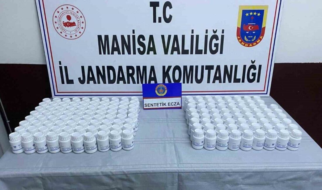 Manisa jandarması otoyolda durdurduğu araçta 8 bin 740 adet sentetik